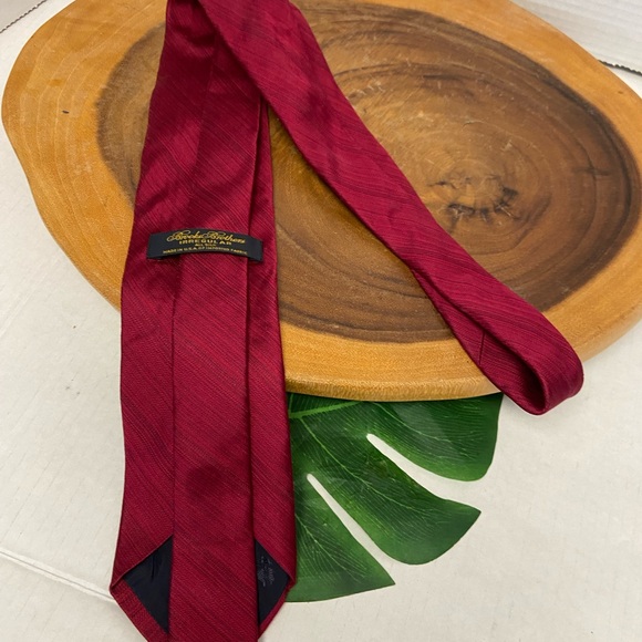Brooks Brothers Irregular Red Tie - Picture 4 of 5